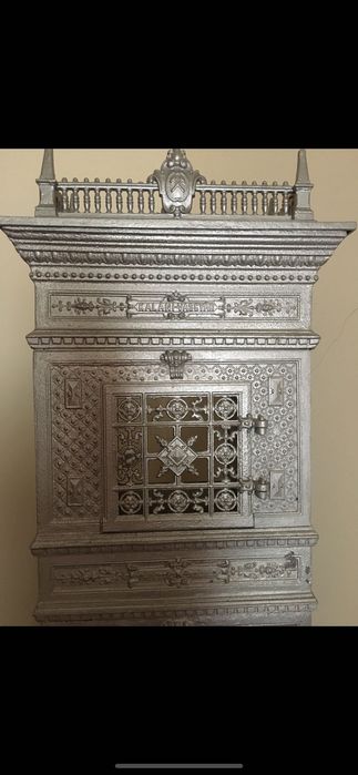 Sobă din fontă , veche de peste 100 ani , în stare foarte bună .