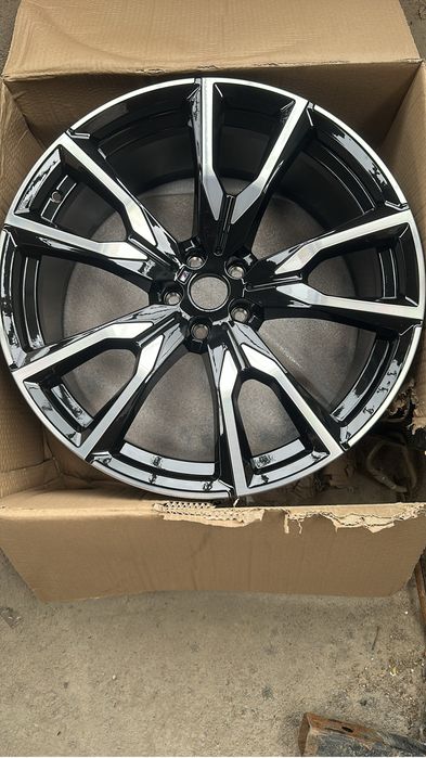 В продаже 3 разных диска на Марку BMW