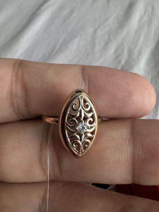 Продам кольцо золотое