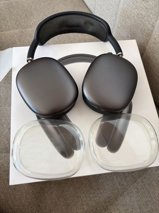 AirPods Max Gen 1 (Lightning port)