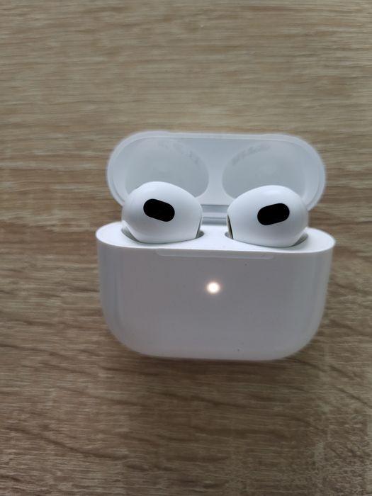 Vand casti Airpods 3