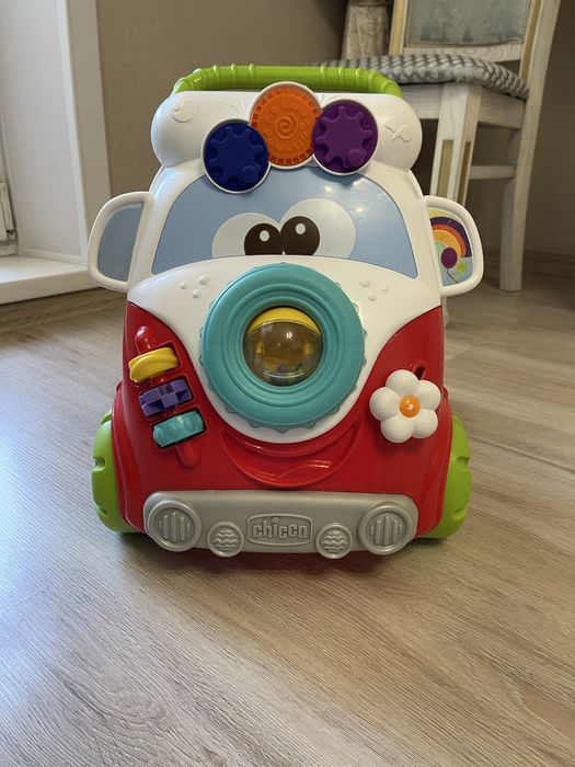 Продаю толокар Chicco.