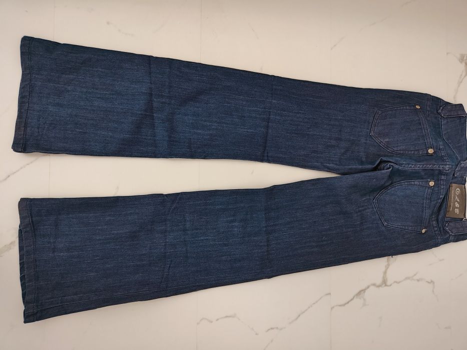 Vând blugi in stare excelenta