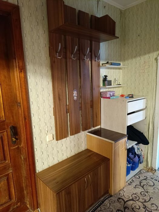 Продам в прихожую