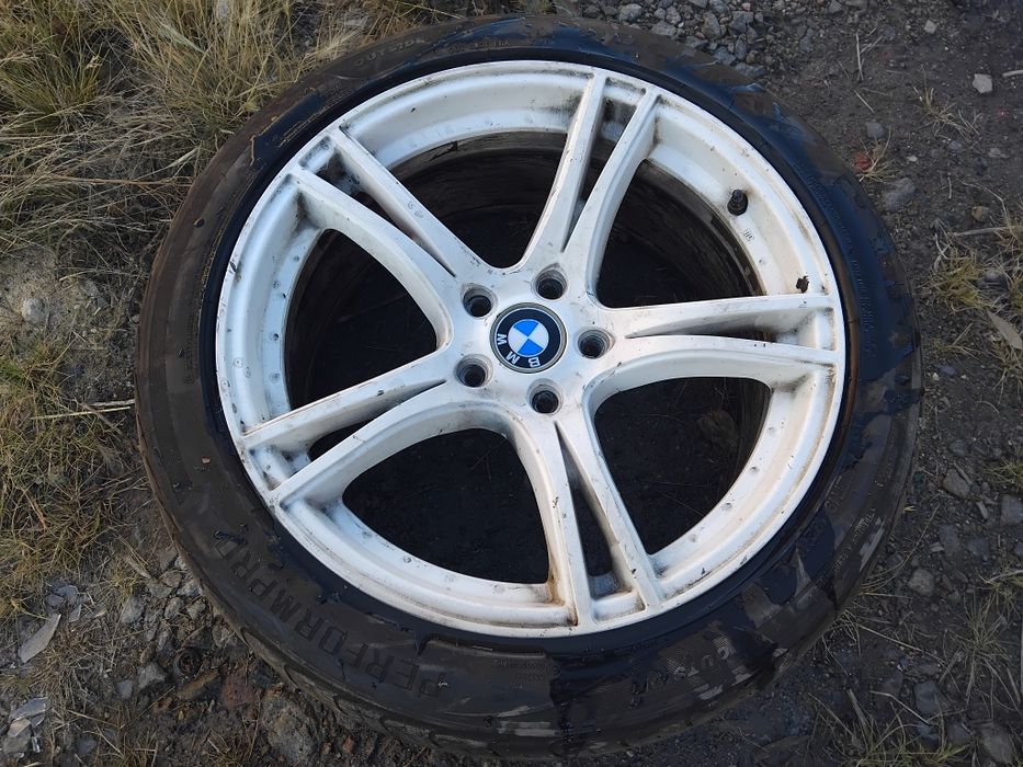 Продаю шины с дисками на 19