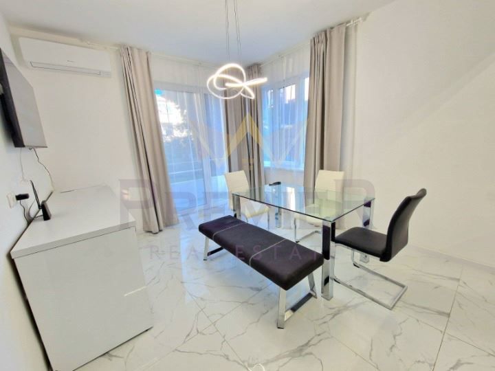 Дава се под наем Четиристаен апартамент в Варна, Център - 100 кв.м за 1000 € - Снимка #1