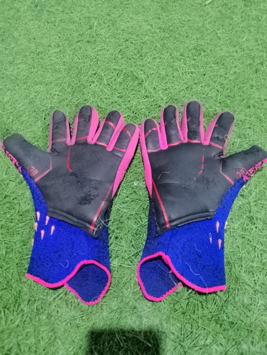 Вратарские перчатки Б/У ТОРГ ИМЕЕТСЯ