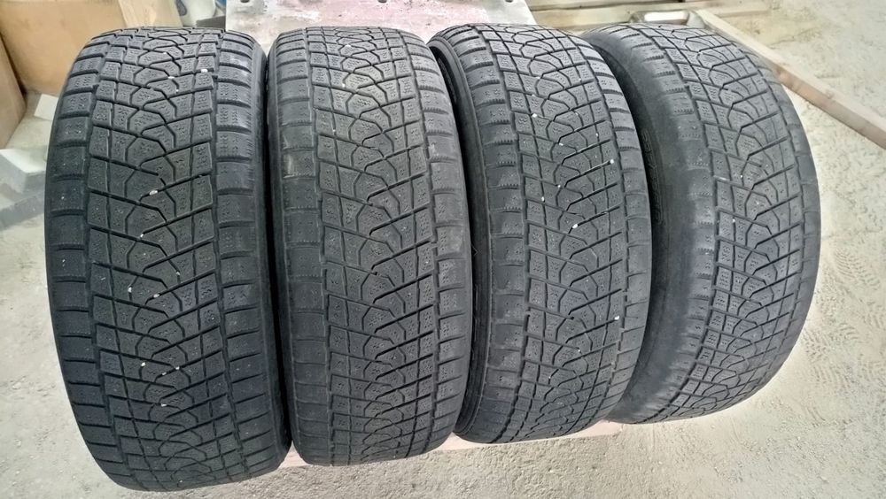 Продам комплект шины 235/55/18