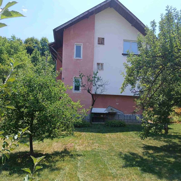 Продавам тухлена къща в село Ваксево област Кюстендил