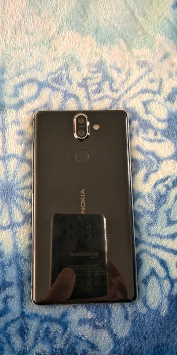 Nokia 8 Sirocco, ecranul prezintă o pată neagră complet