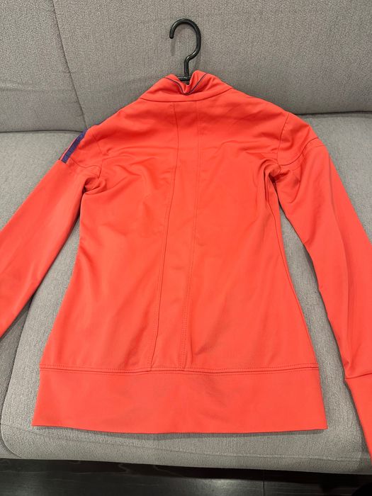 Дамски спортен суитчър