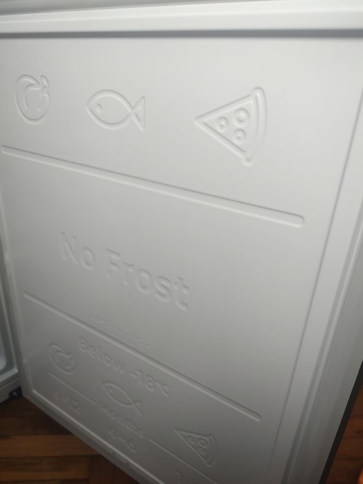 Продавам хладилник Samsung, в гаранция