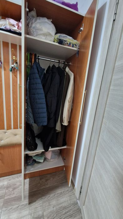 Продам прихожую цельная