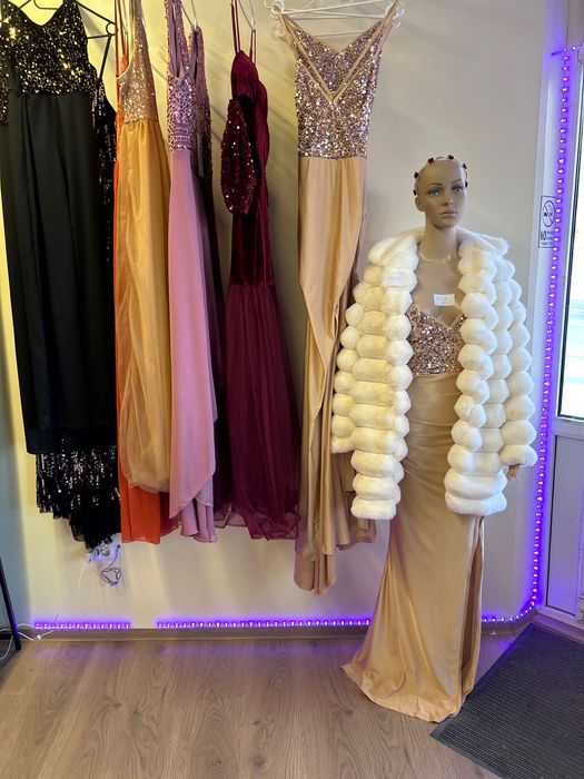 Rochie din piele cu plasă!