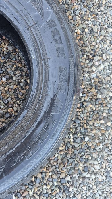 Продам зимнюю резину 265/65R17