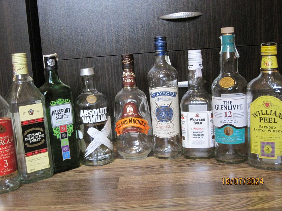 Бутилки от уиски на винт за съхранение на ракия