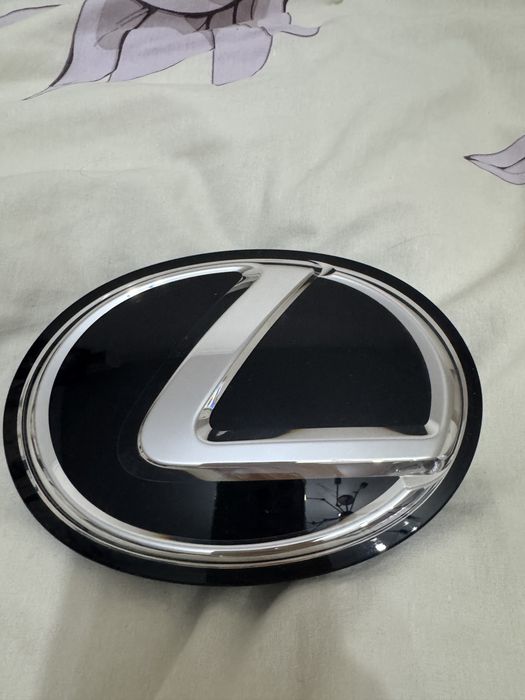 Значок новый  на lexus лексус