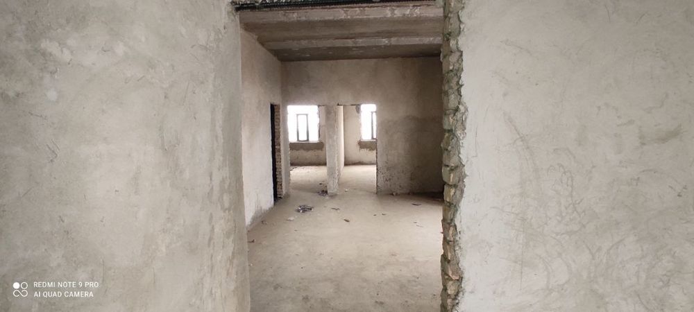 Срочно продаётса 3 х комнатная, ориентир голубой экран