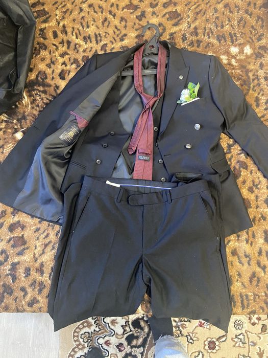Костюм тройка