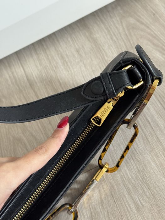 Чанта Elisabetta Franchi Fendi Coach Bottega Veneta