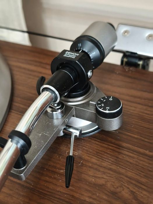 Виниловый проигрыватель