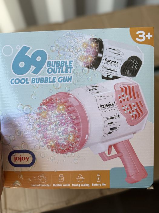 Пистолет за мехурчета с 69 дупки и LED светлини - розов