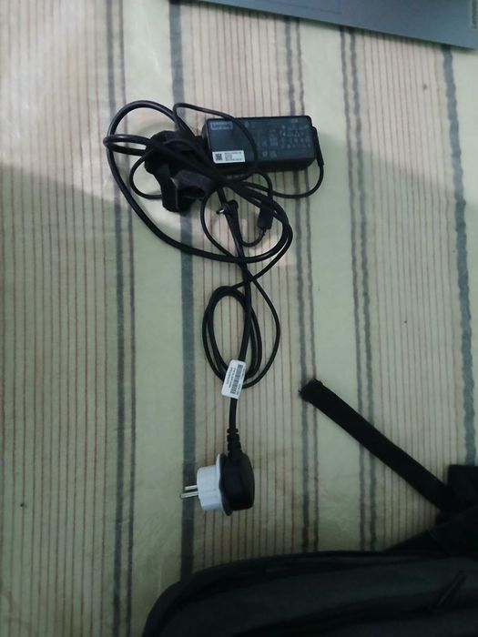 Lenovo noutbook sotiladi