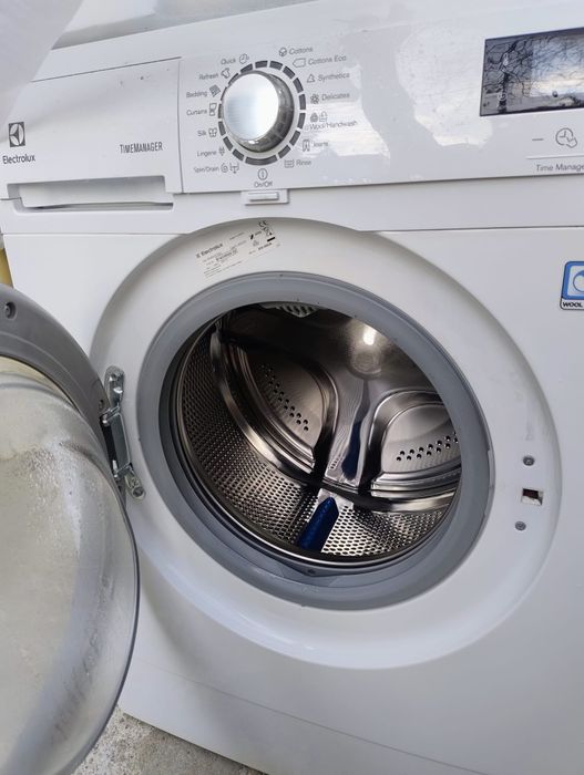 Vând mașină de spălat Electrolux