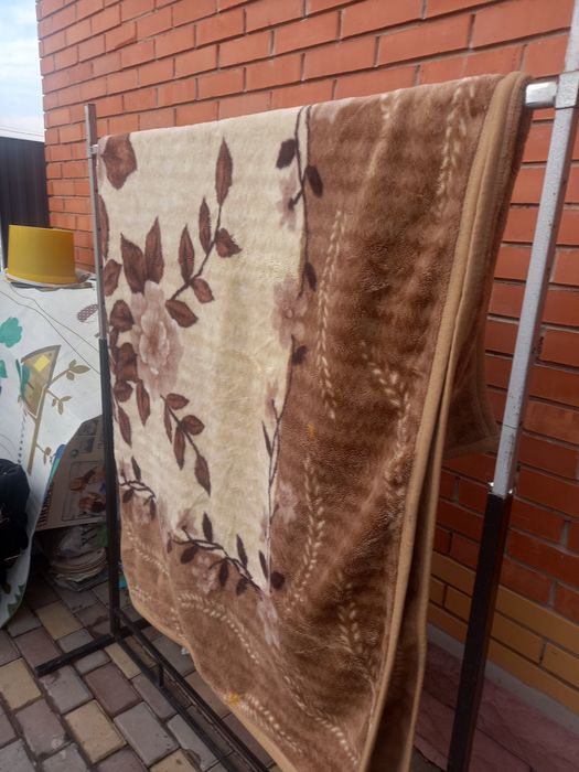 Продаю одеяло(плед) большая двух спалка
