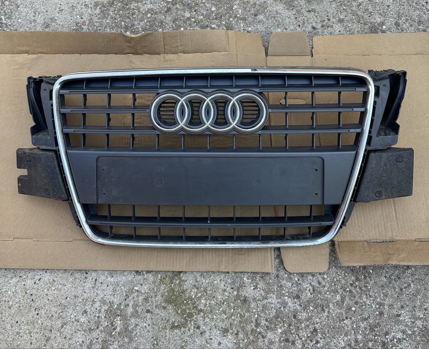 Grila centrala bara fata radiator Audi A5, prindere rupta. 8T0853651E