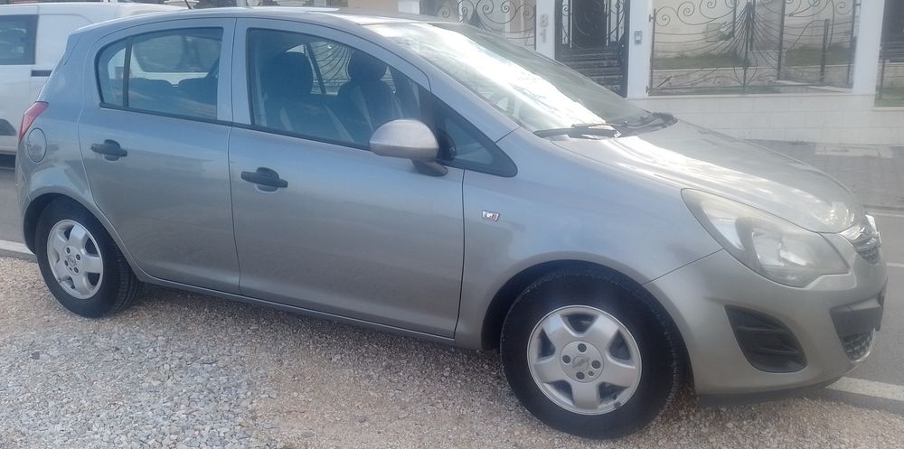 Опел Корса D 2014 г. Първи собственик.