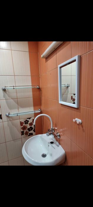 Дава се под наем Тристаен апартамент в Разград, Център - 95 кв.м за 348.84 € - Снимка #16