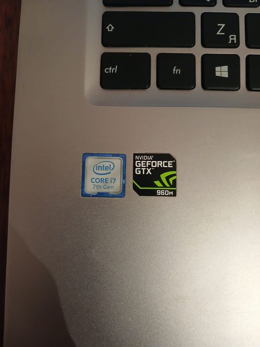 Нотбук Asus i7 7 поколения
