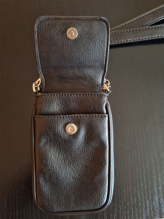 Чантичка за телефон Guess