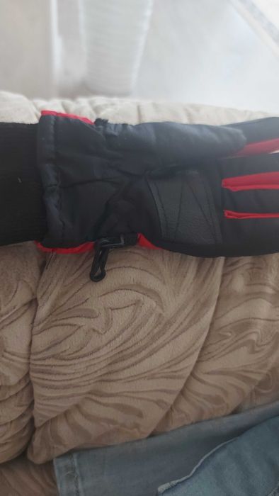 Зимние спортивные перчатки