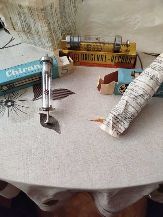 Железни стъклени спринцовки