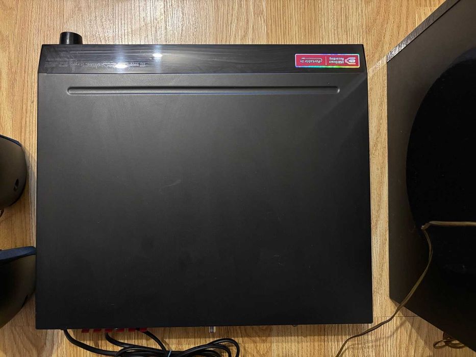 LG 5.1 Система за домашно кино 300W RMS