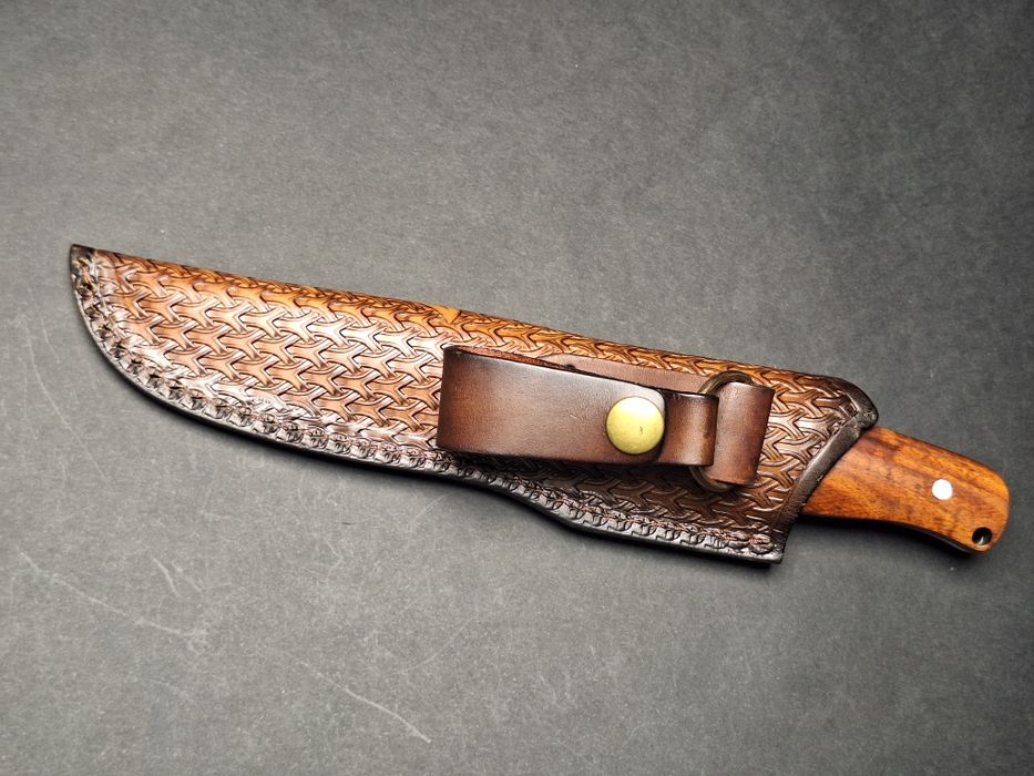 Ловен нож-Ръчна изработка-стомана D2 с кания от телешки кожа
