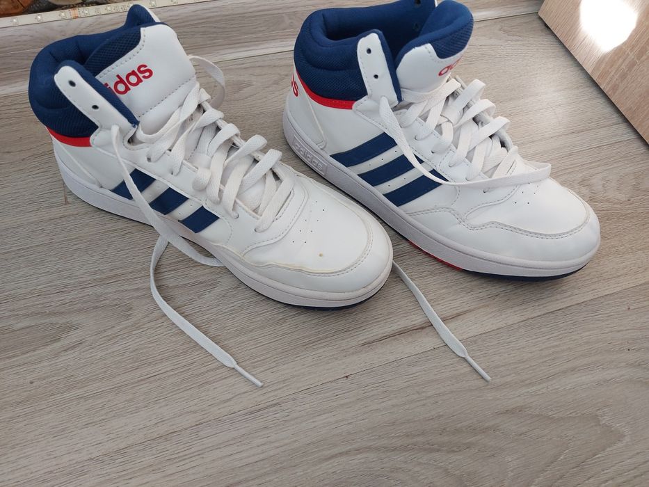 Маратонки найк и адидас