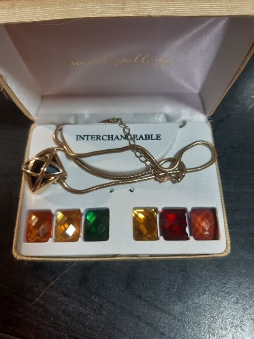 Medalion cu piatra vintage