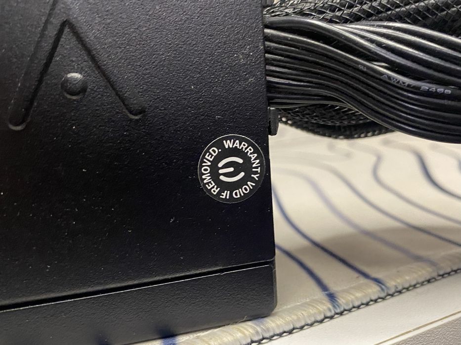 блок питания EVGA 700BR — 700W (80+ Bronze).