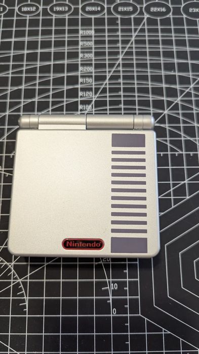 Gameboy Advance SP + многоигровка NES