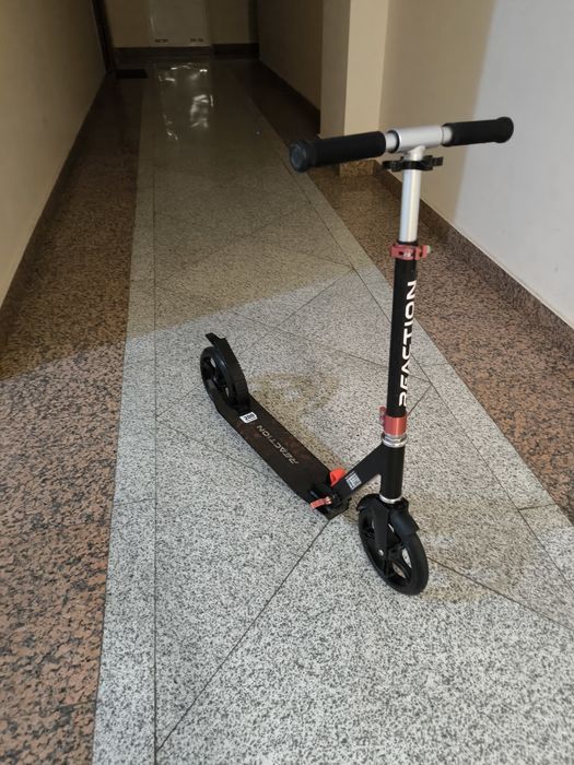 Продам самокат , складной .