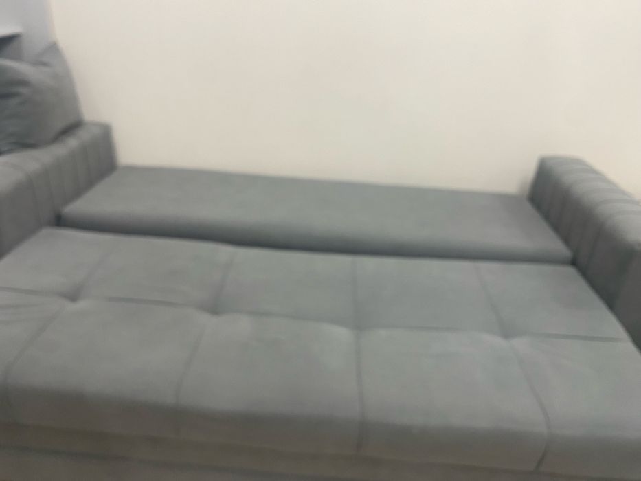 Продам диван раздвижной средней мягкости