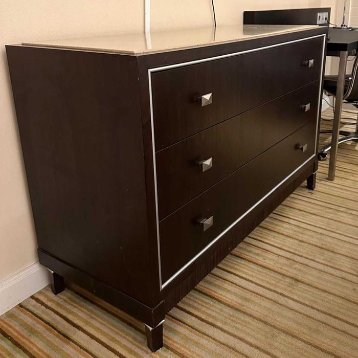 Comoda din MDF furniruit si placa din marmura