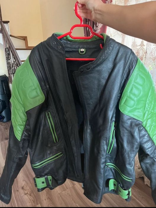Costum motocicleta din piele