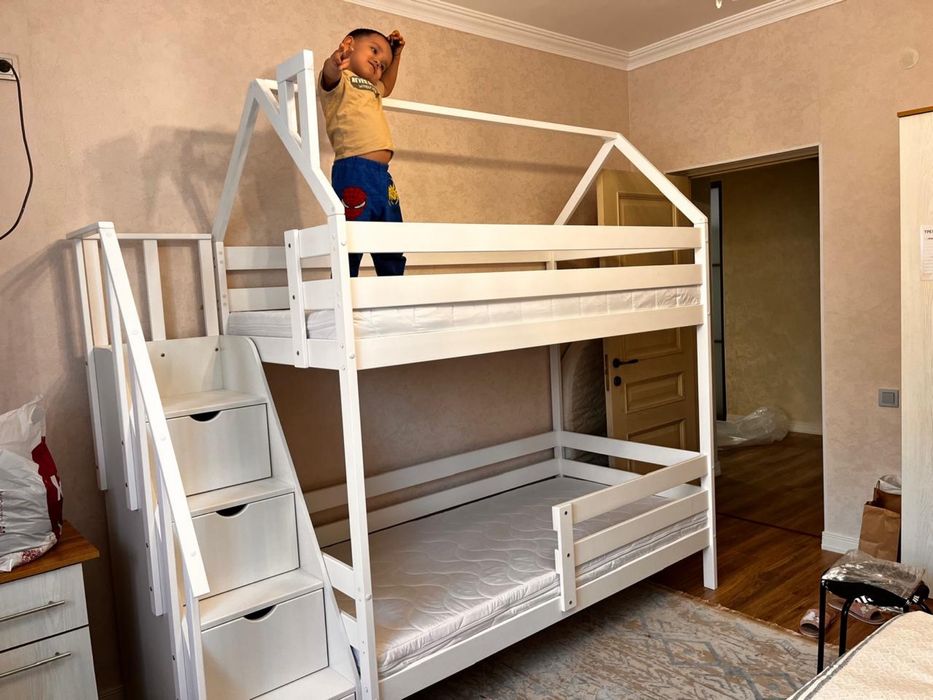 Продам двухярусный кровать, с матрасом