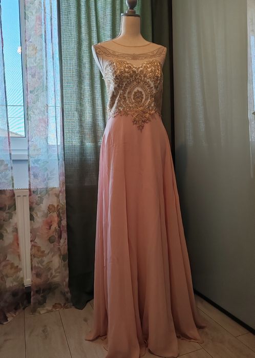 Rochie superbă cu dantela in partea de bust
