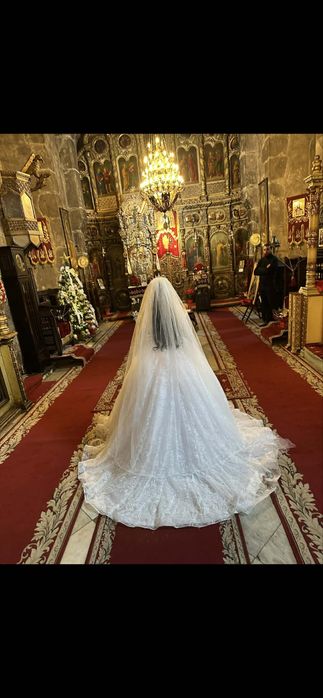 Vand rochie de miriasa cu tot acisori