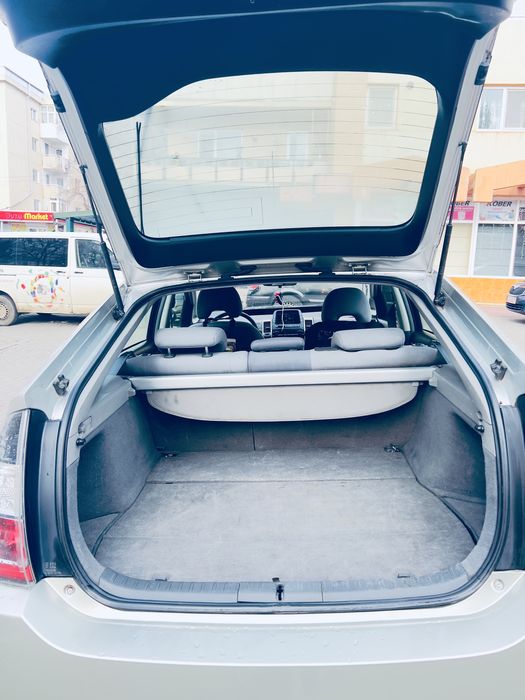 Toyota Prius 2005 – Hibrid, Economică